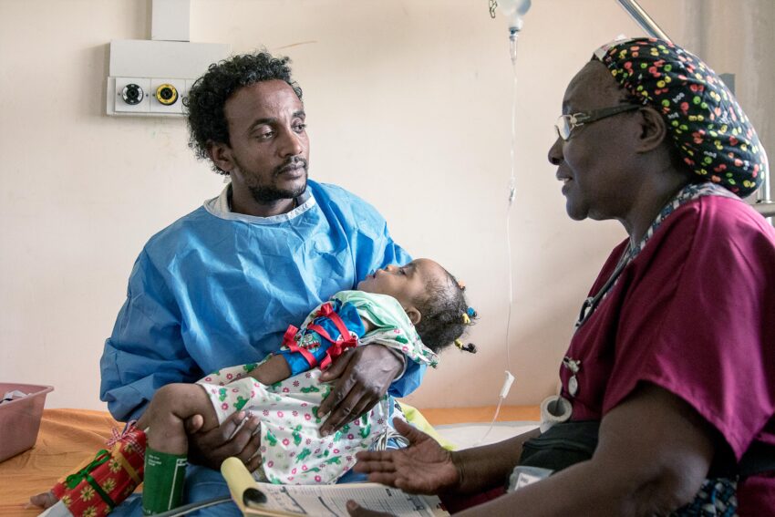 Meftehe Jafar in her fathers arms