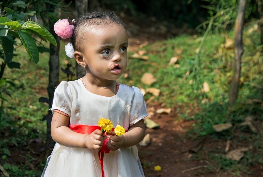 Meftehe Jafar holding flowers