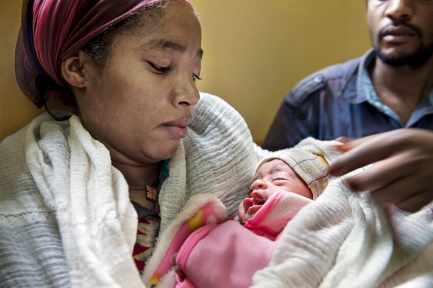 Meftehe Jafar in her mothers arms